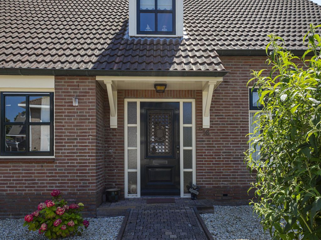 Koperwiek 16, Hardinxveld-Giessendam