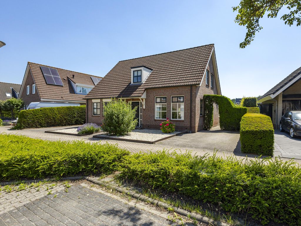 Koperwiek 16, Hardinxveld-Giessendam