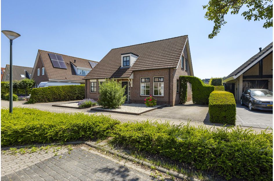 Koperwiek 16
