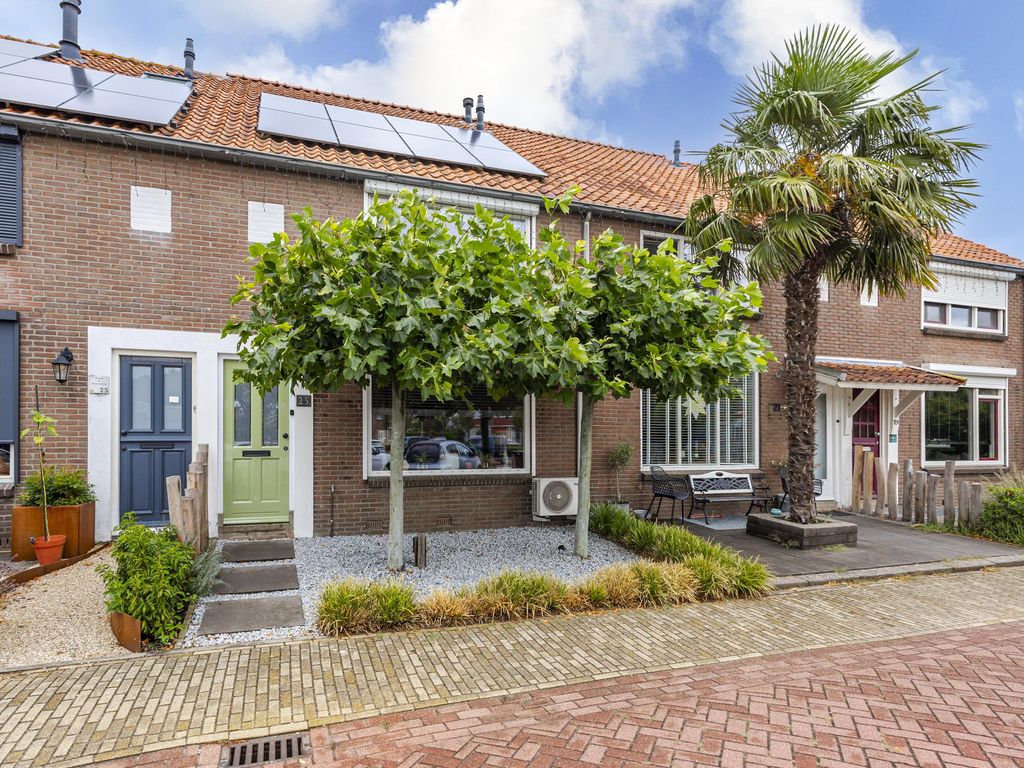 Giessenlaan 23, Giessenburg