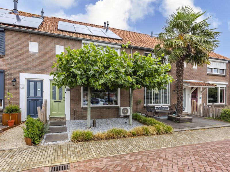 Giessenlaan 23, Giessenburg