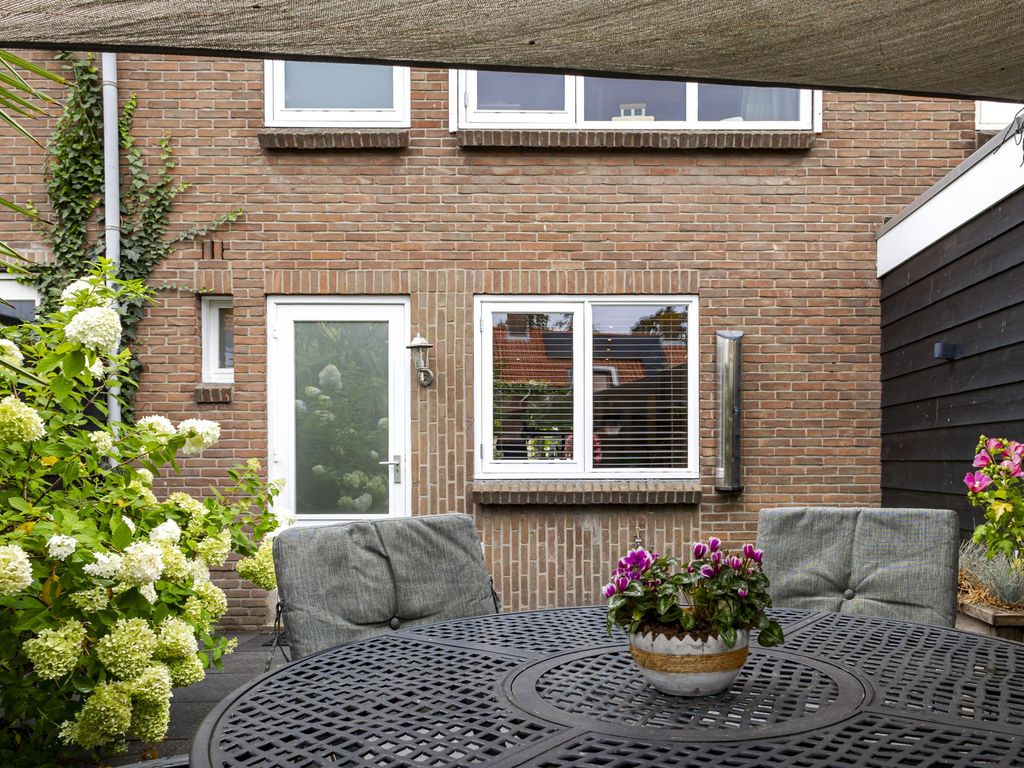 Giessenlaan 23, Giessenburg