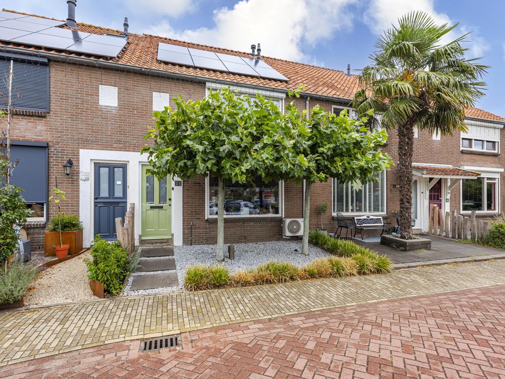 Giessenlaan 23, Giessenburg