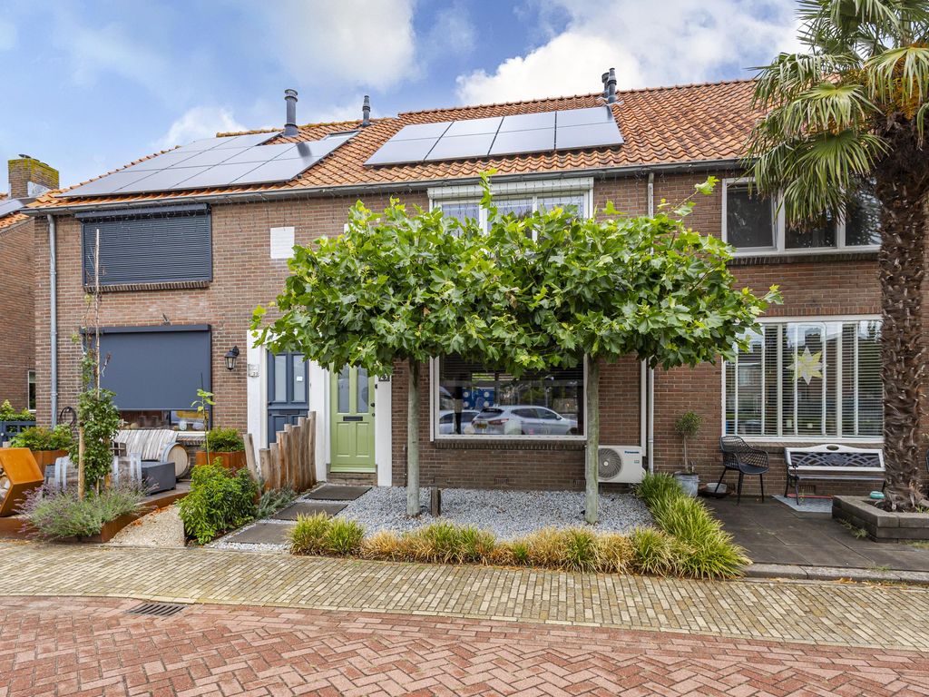 Giessenlaan 23, Giessenburg