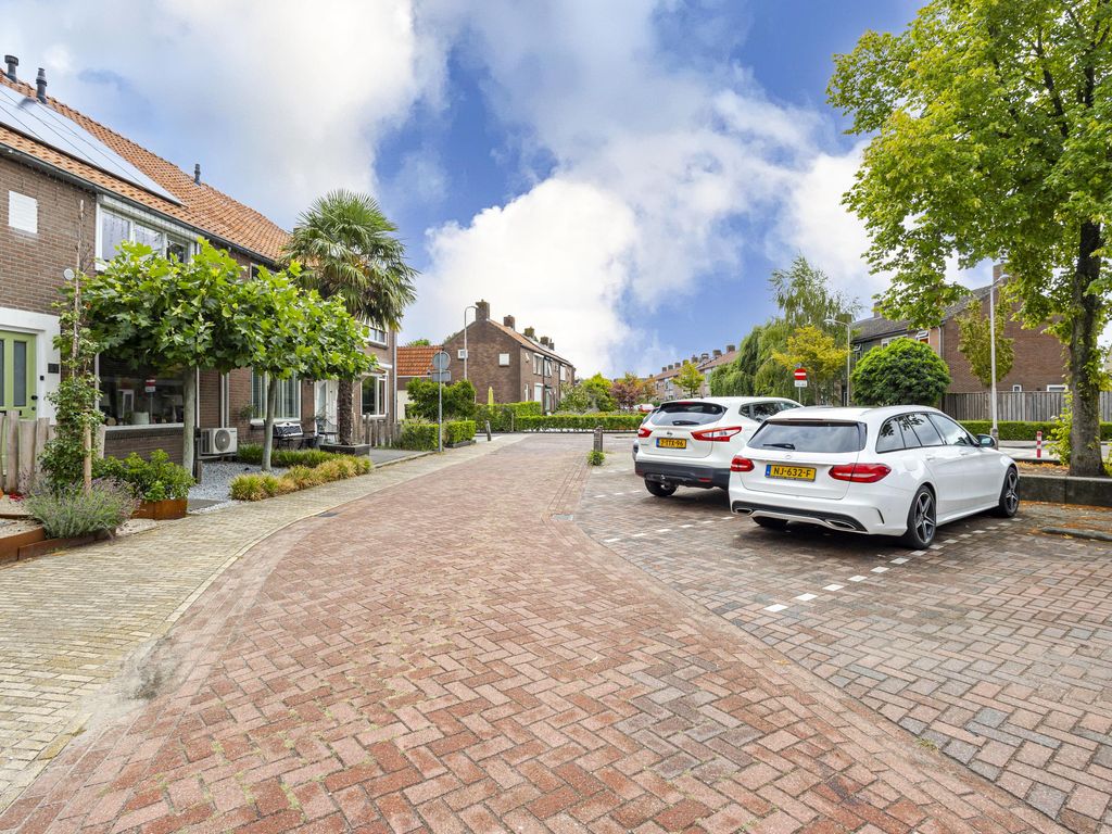 Giessenlaan 23, Giessenburg