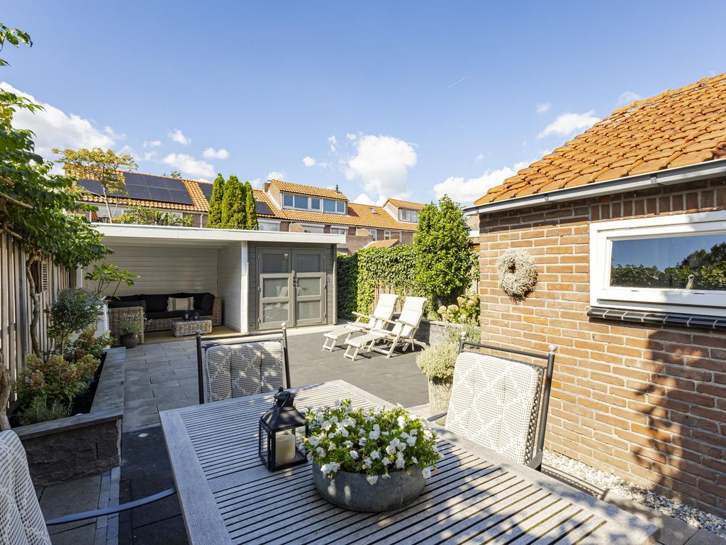 Adama van Scheltemastr 10, Sliedrecht