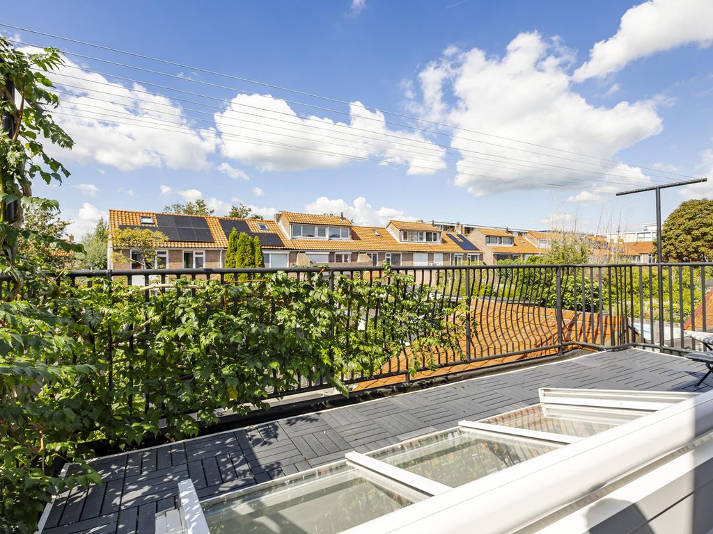 Adama van Scheltemastr 10, Sliedrecht