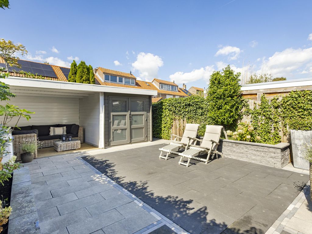 Adama van Scheltemastr 10, Sliedrecht