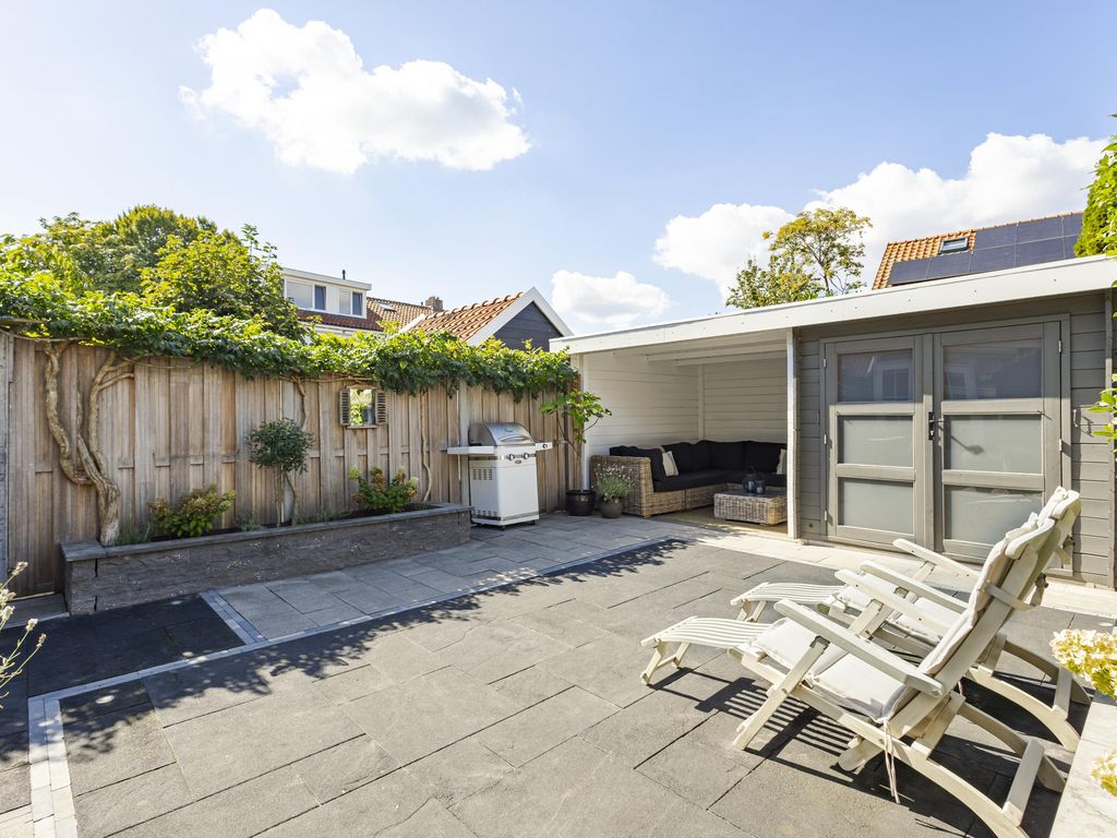 Adama van Scheltemastr 10, Sliedrecht