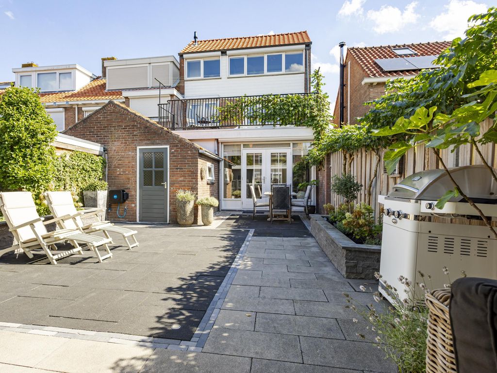 Adama van Scheltemastr 10, Sliedrecht