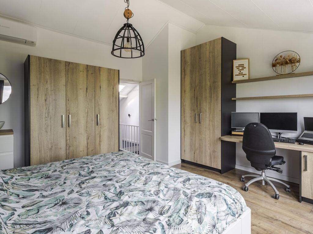 Geemansweer 24, HARDINXVELD-GIESSENDAM