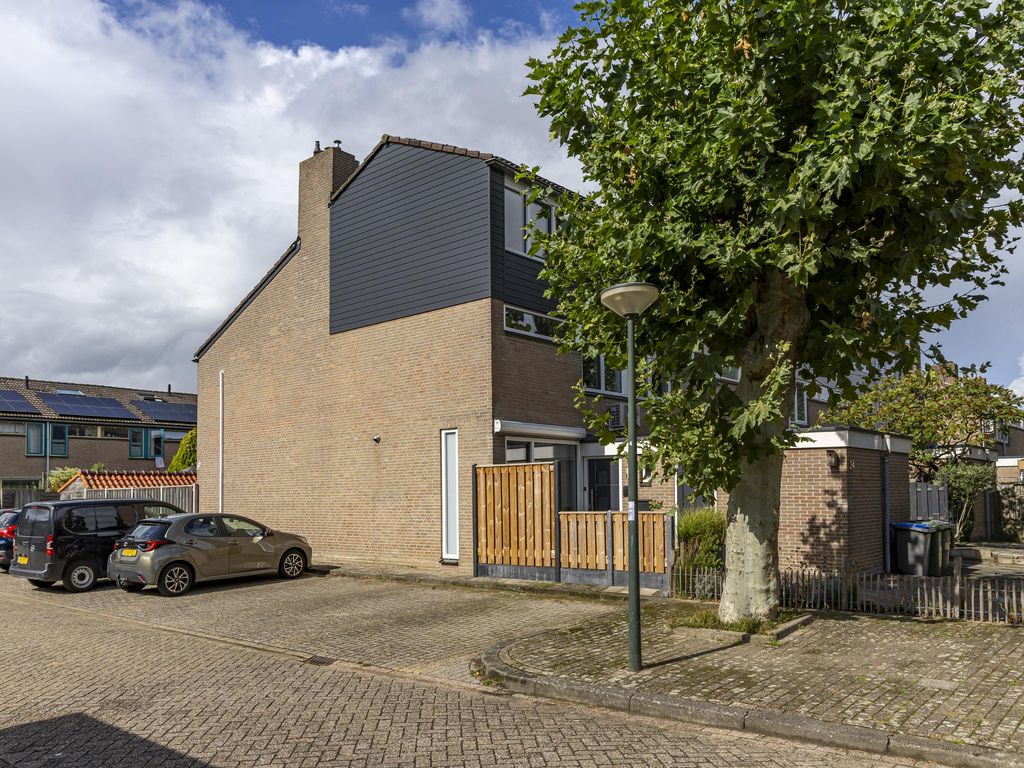 Geemansweer 24, HARDINXVELD-GIESSENDAM
