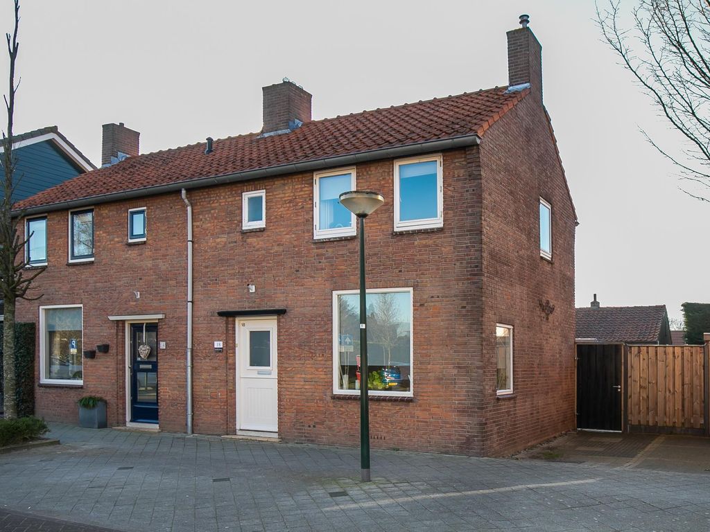 Troelstrastraat 18, HARDINXVELD-GIESSENDAM