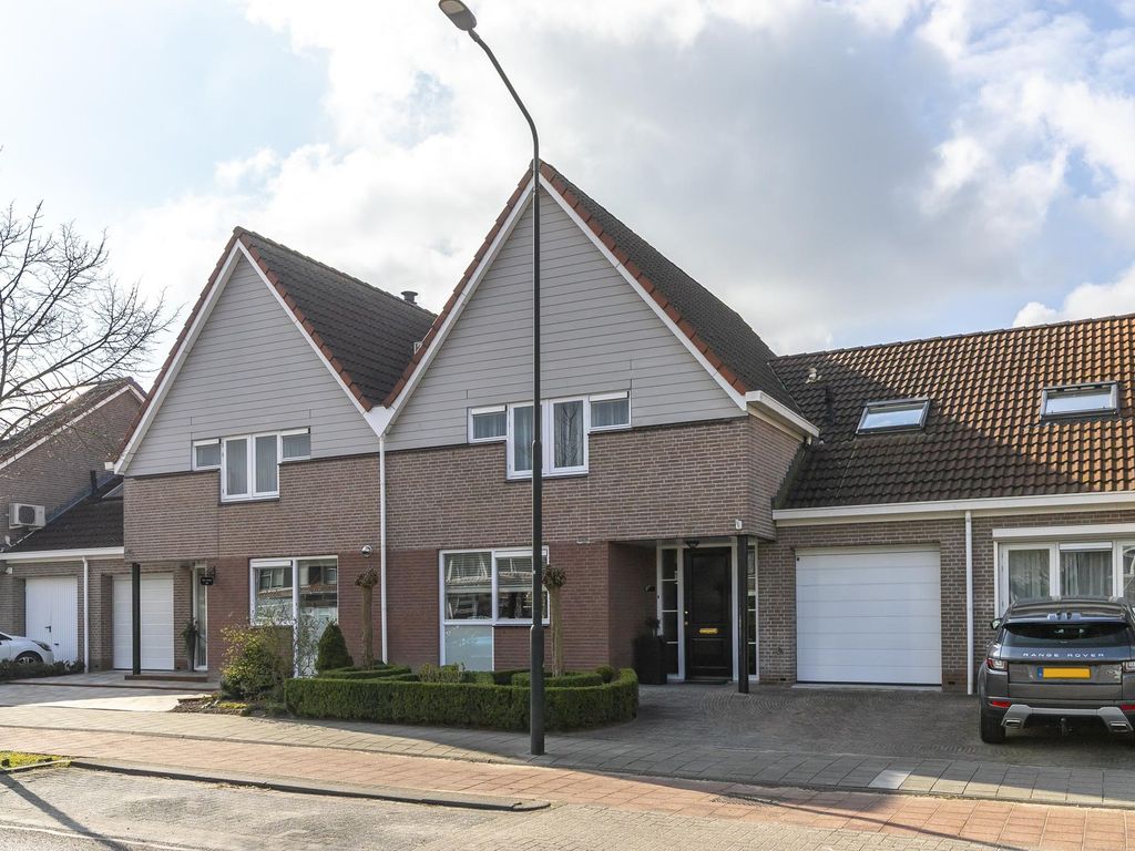 Nieuweweg 28, HARDINXVELD-GIESSENDAM