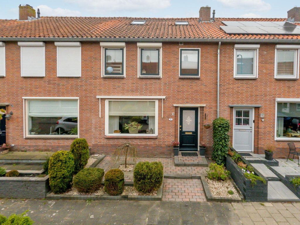 Van Ruysdaelstraat 6, HARDINXVELD-GIESSENDAM