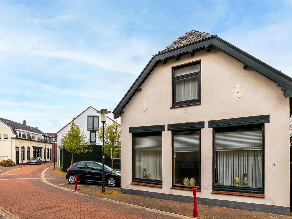 De Buurt 71, HARDINXVELD-GIESSENDAM