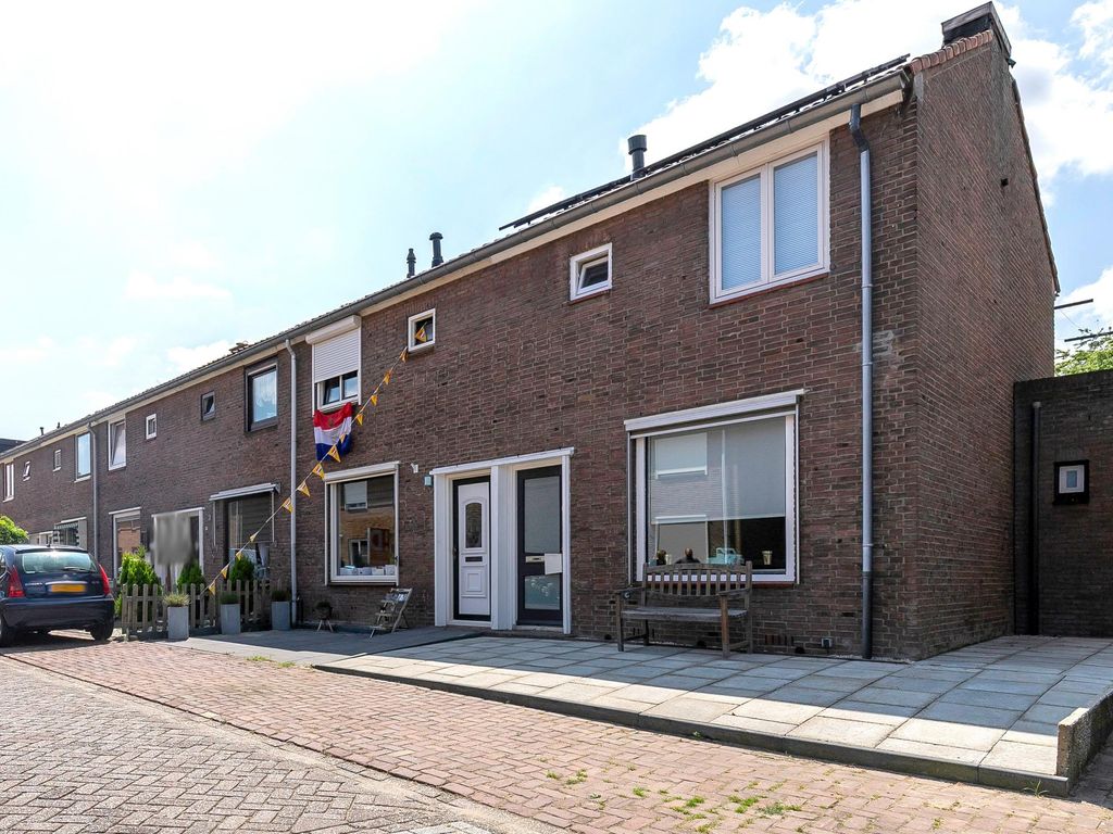 Koningin Julianastraat 60, HARDINXVELD-GIESSENDAM