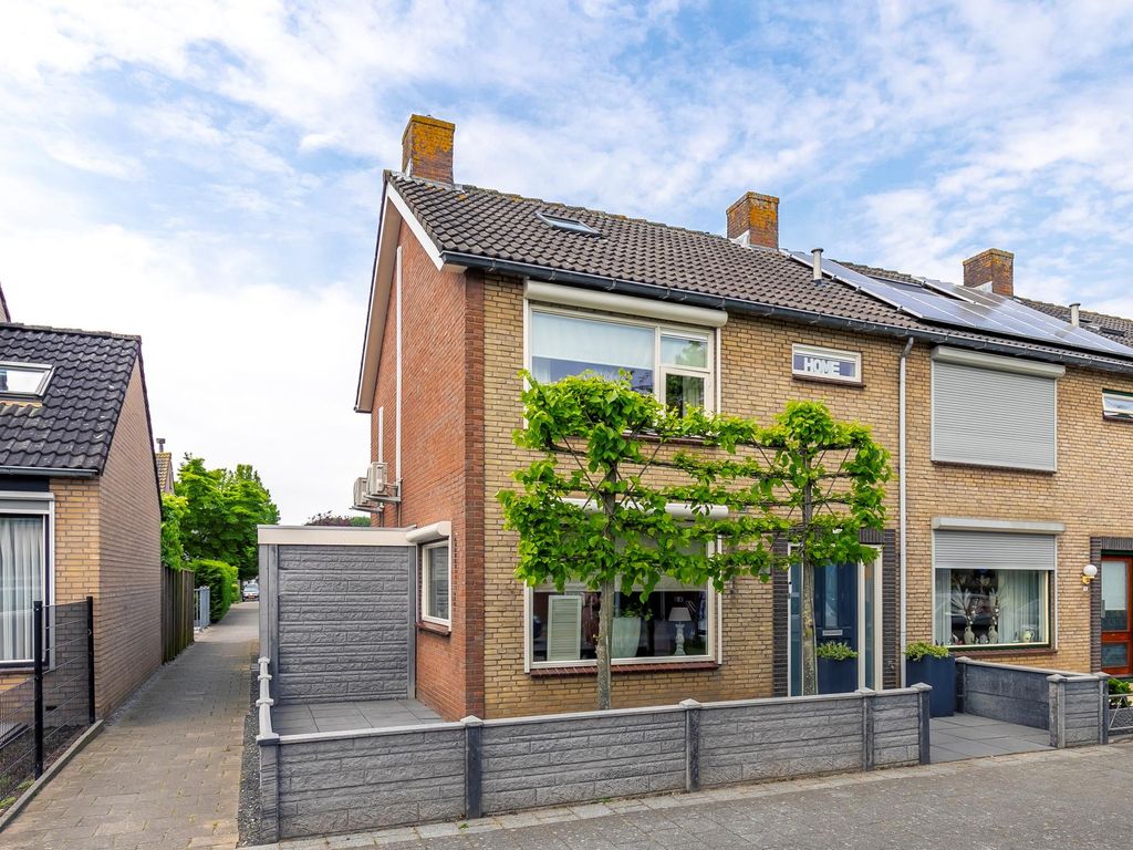 Venusstraat 8, HARDINXVELD-GIESSENDAM