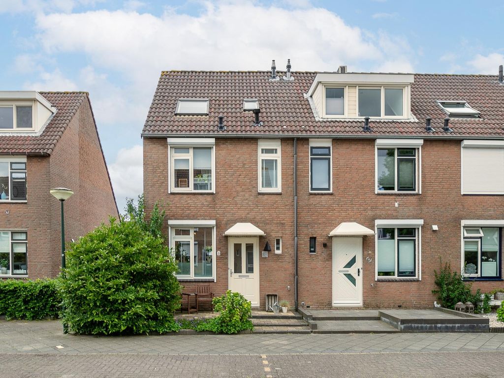 Breedewaij 44, HARDINXVELD-GIESSENDAM