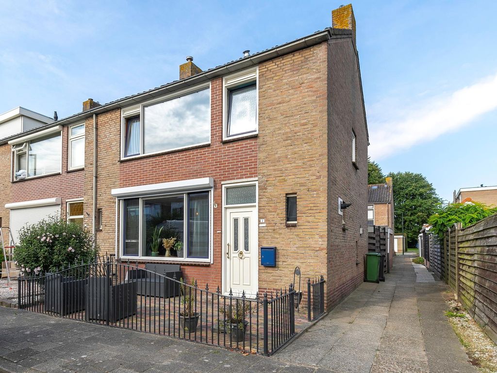 Giessenstraat 2, HARDINXVELD-GIESSENDAM