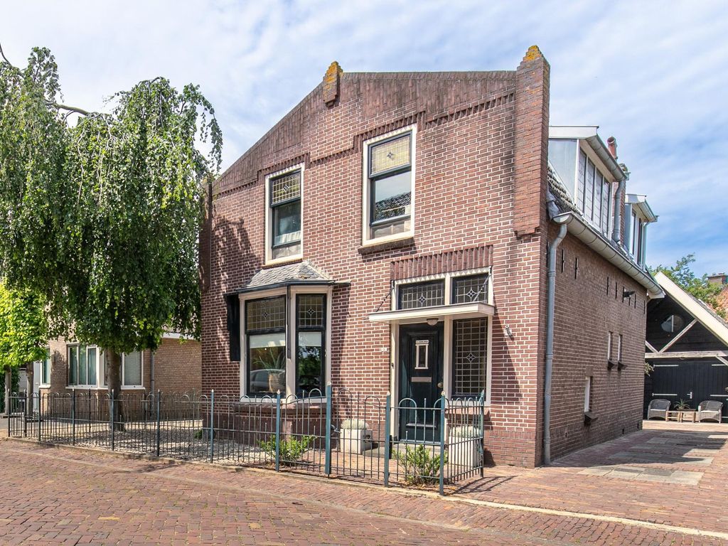 Damstraat 16, HARDINXVELD-GIESSENDAM