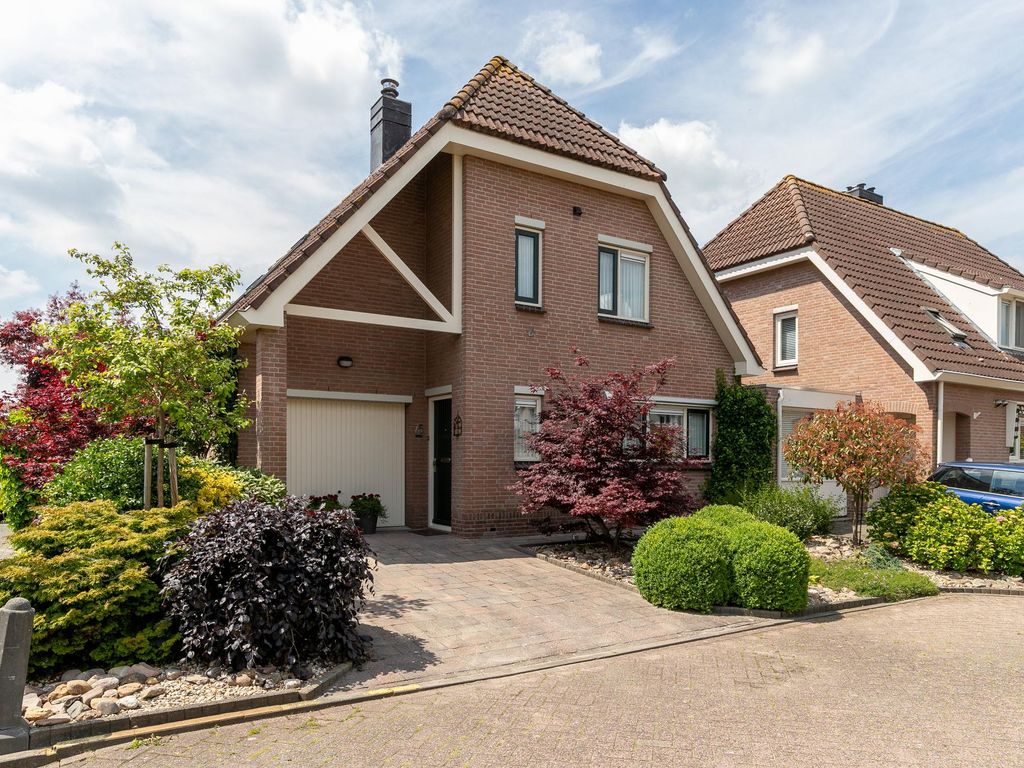 Oranjestraat 75, HARDINXVELD-GIESSENDAM