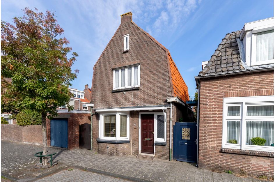 Admiraal de Ruyterstraat 4