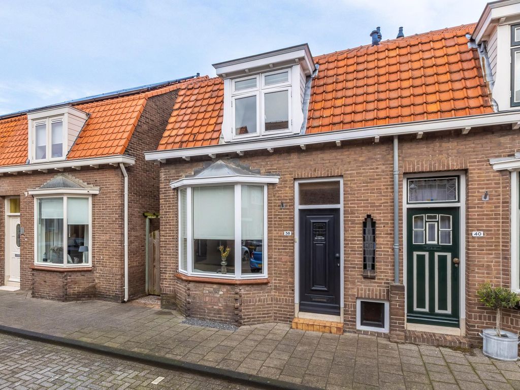 Admiraal de Ruyterstraat 38, SLIEDRECHT