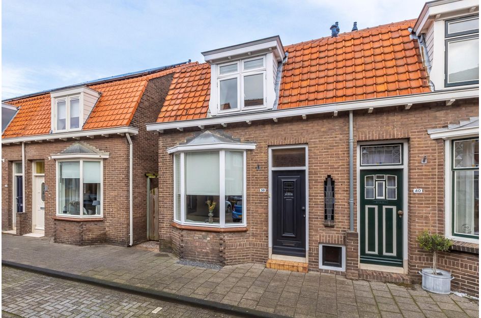 Admiraal de Ruyterstraat 38