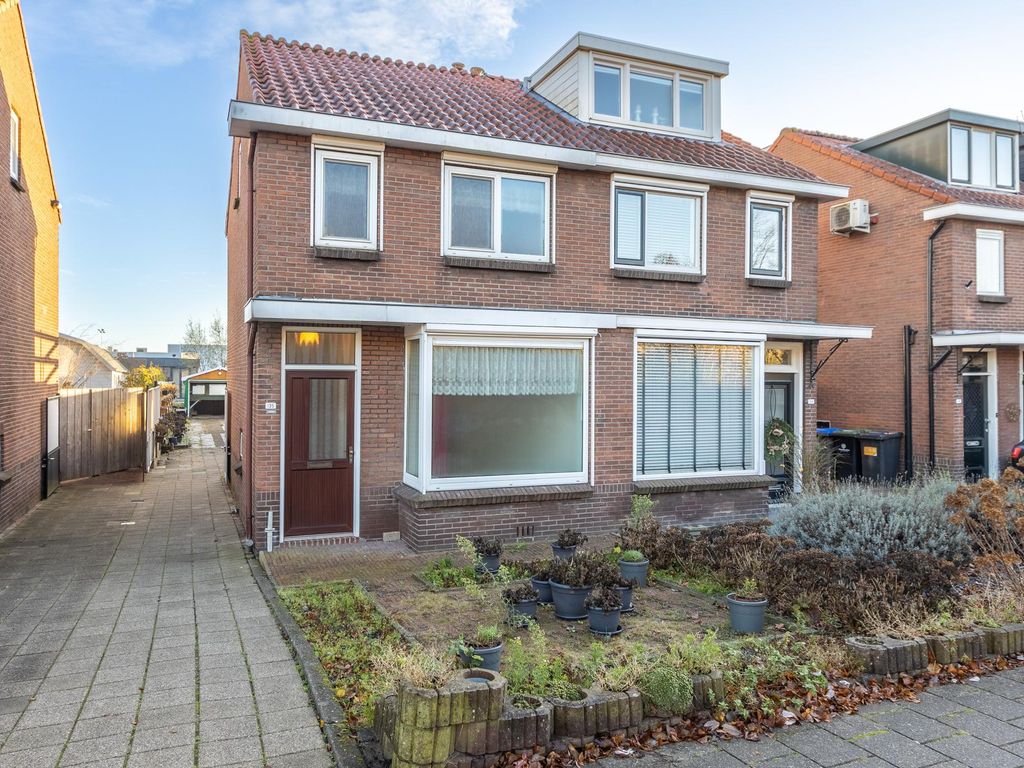 Nieuweweg 135, HARDINXVELD-GIESSENDAM