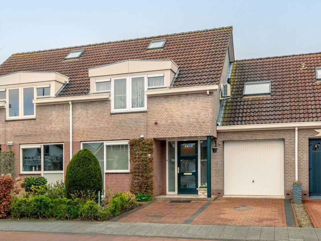 Nieuweweg 20, HARDINXVELD-GIESSENDAM
