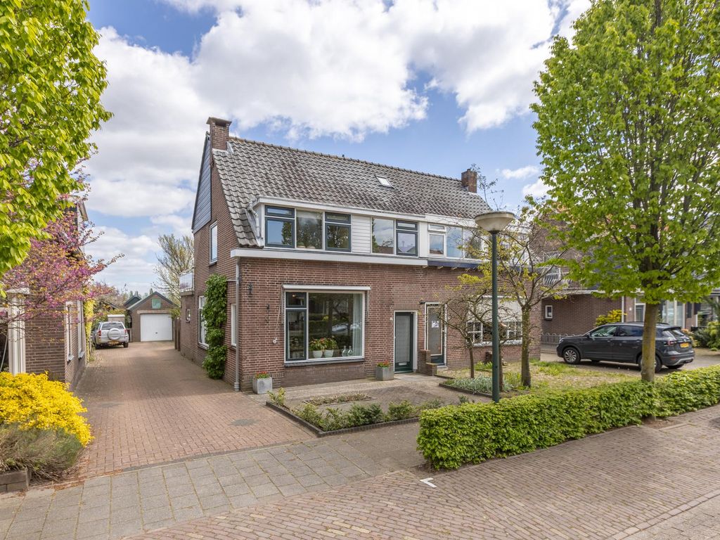 Sluisweg 25, HARDINXVELD-GIESSENDAM