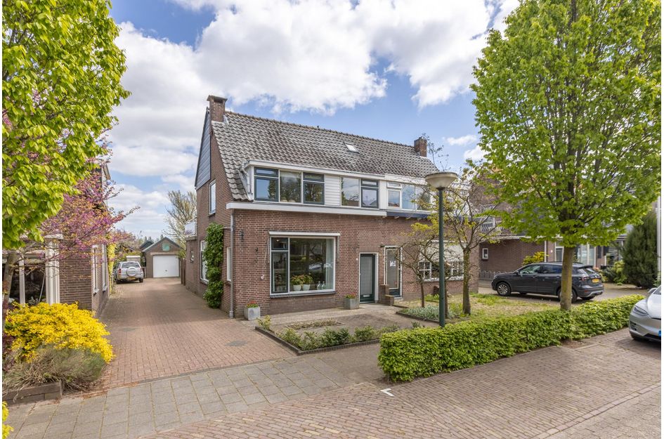 Sluisweg 25