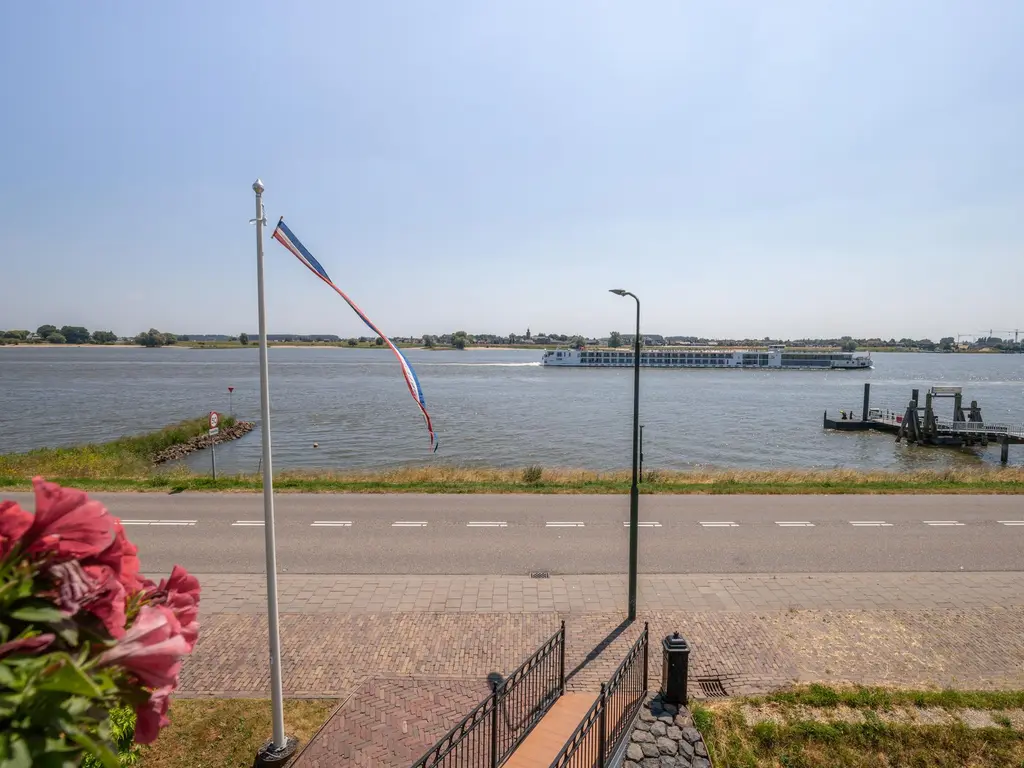 Rivierdijk 228, HARDINXVELD-GIESSENDAM