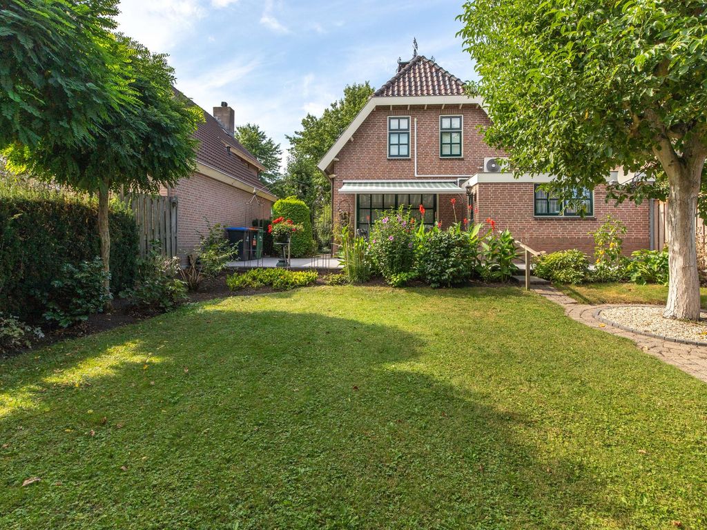 Weideveld 8, HARDINXVELD-GIESSENDAM