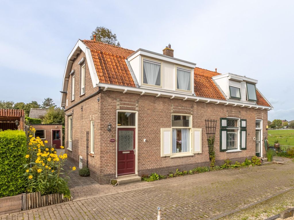 Binnendams 76, HARDINXVELD-GIESSENDAM