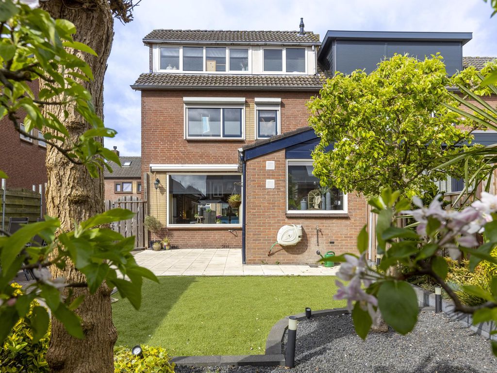 Rembrandtstraat 50, HARDINXVELD-GIESSENDAM