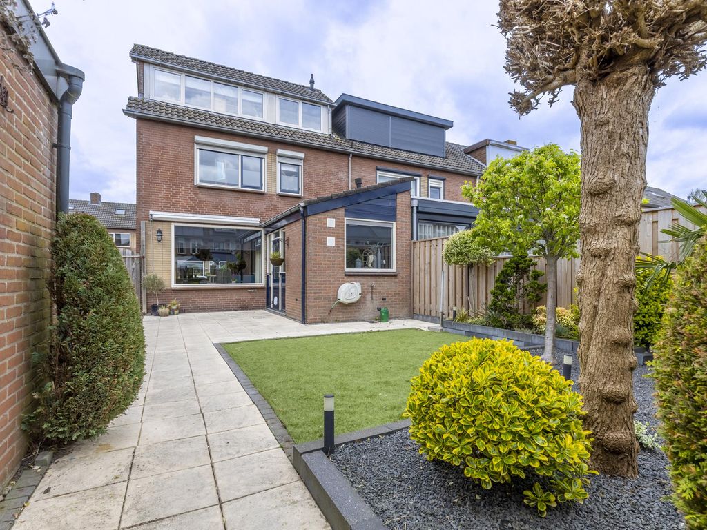 Rembrandtstraat 50, HARDINXVELD-GIESSENDAM