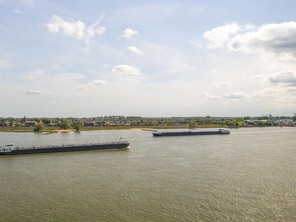 De Buurt 73, HARDINXVELD-GIESSENDAM