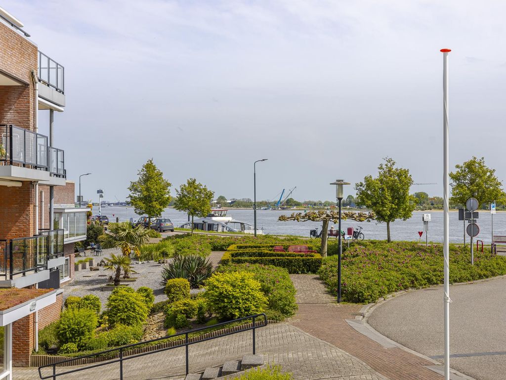 De Buurt 73, HARDINXVELD-GIESSENDAM