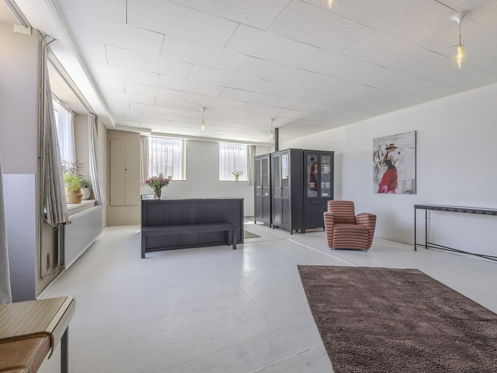 De Buurt 73, HARDINXVELD-GIESSENDAM