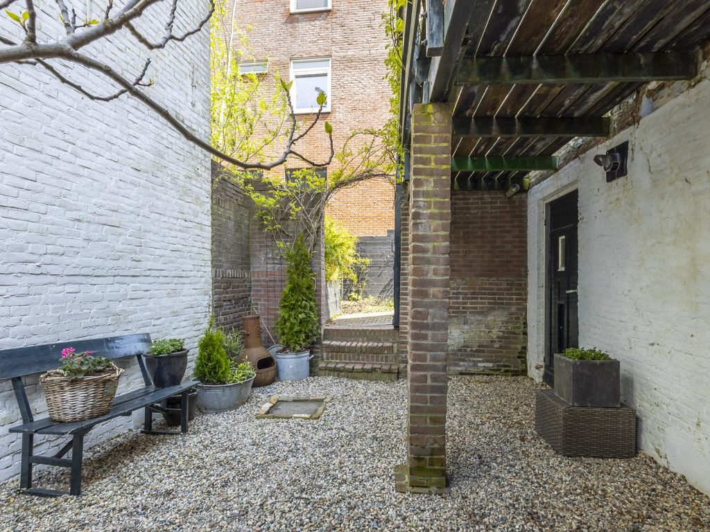 De Buurt 73, HARDINXVELD-GIESSENDAM