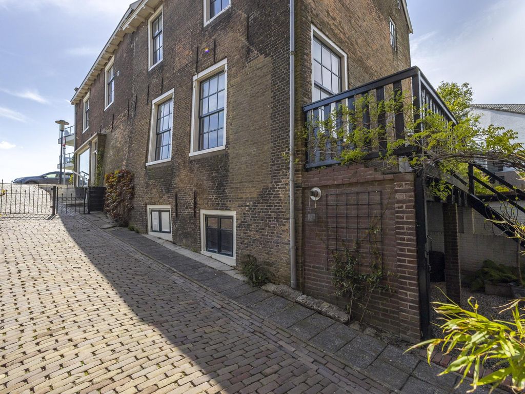 De Buurt 73, HARDINXVELD-GIESSENDAM