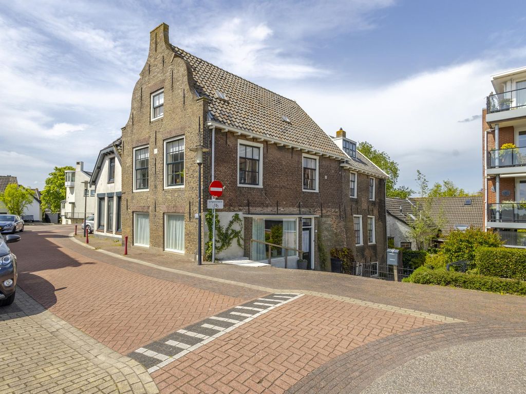 De Buurt 73, HARDINXVELD-GIESSENDAM