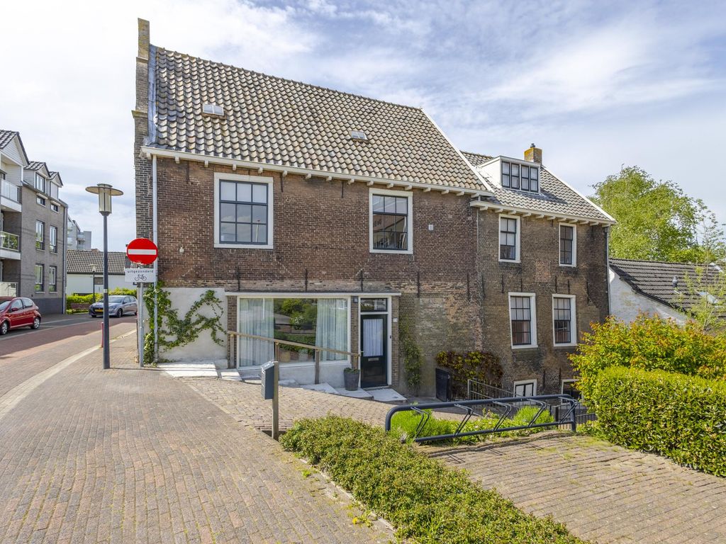De Buurt 73, HARDINXVELD-GIESSENDAM