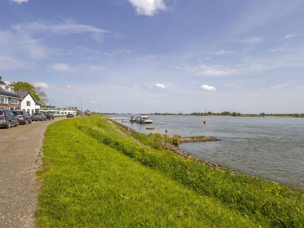 De Buurt 73, HARDINXVELD-GIESSENDAM