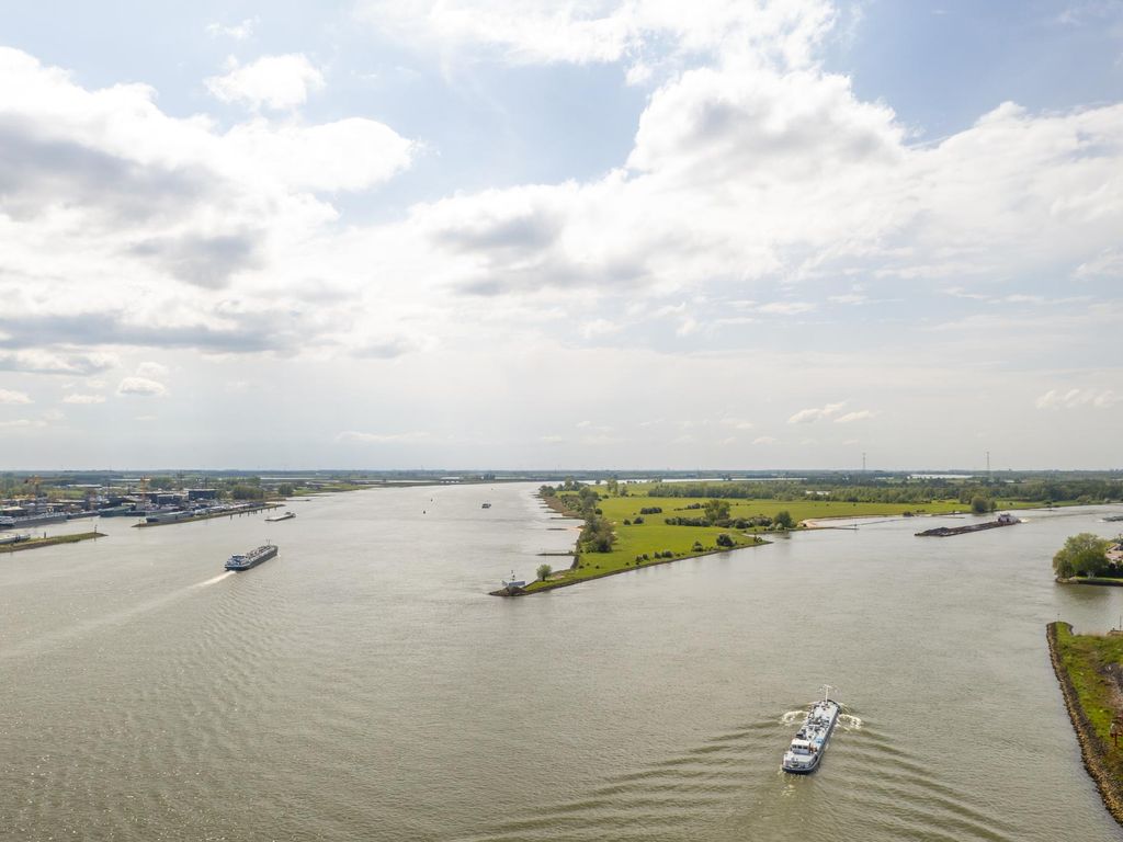 De Buurt 73, HARDINXVELD-GIESSENDAM