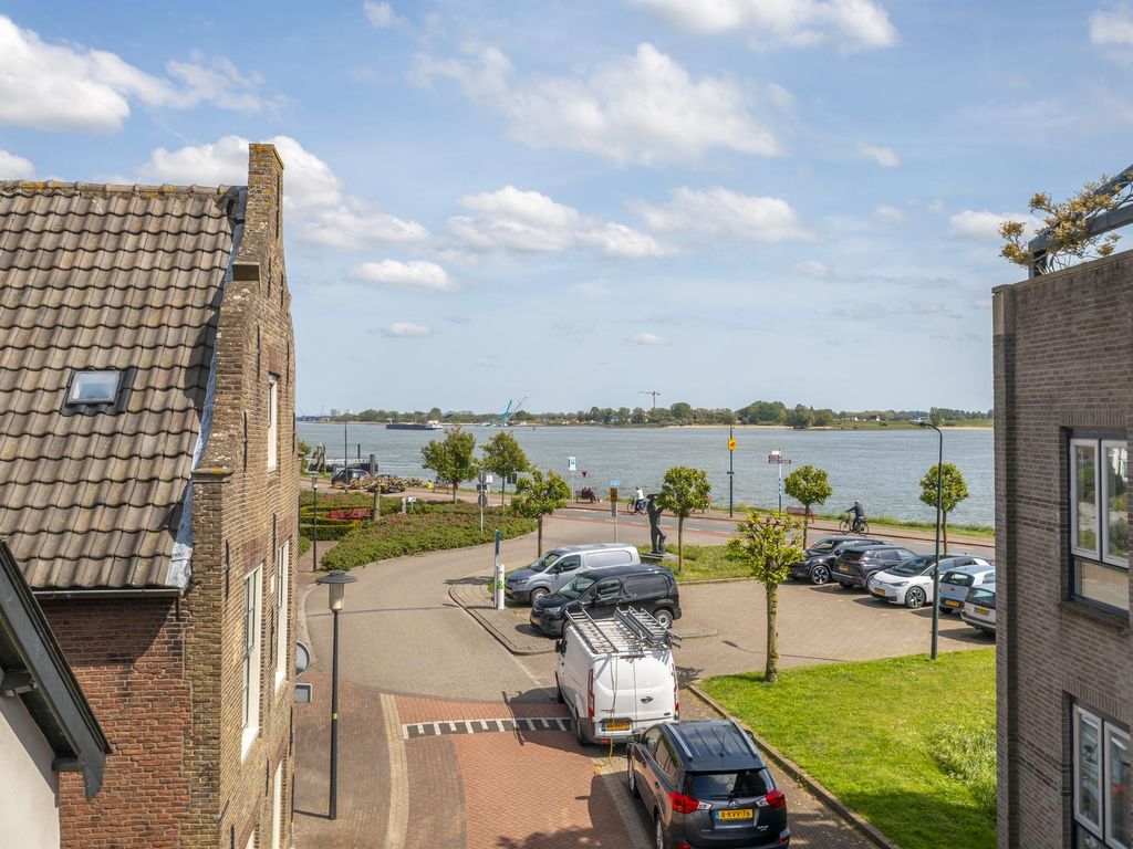 De Buurt 73, HARDINXVELD-GIESSENDAM