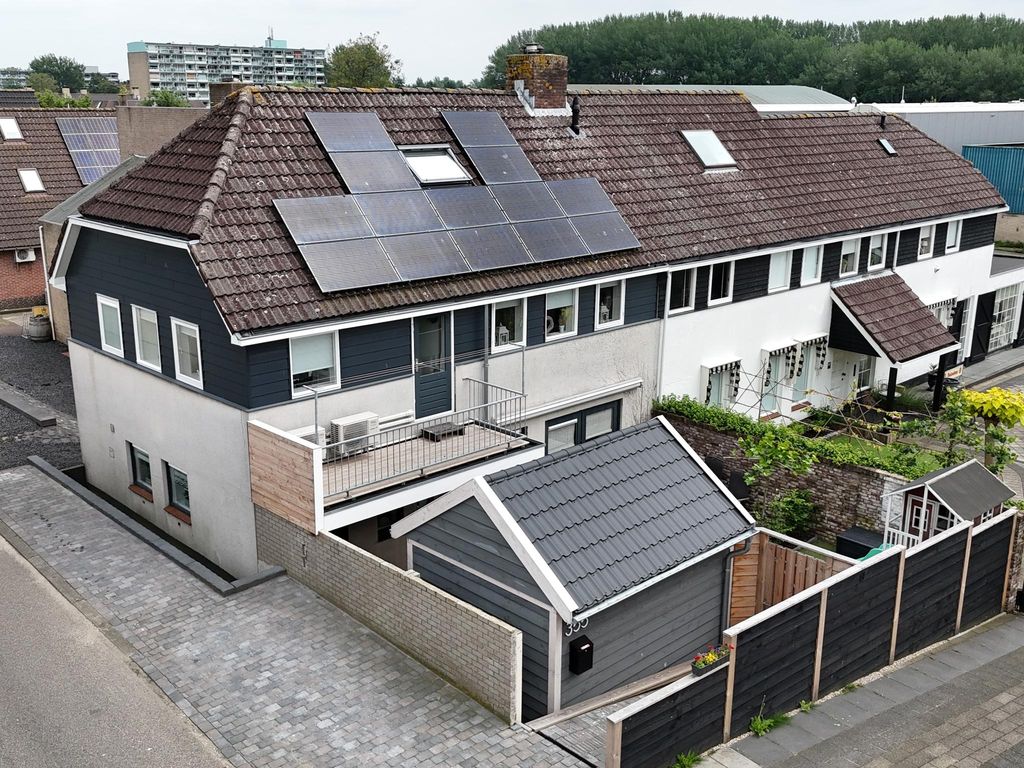 Buitendams 355, HARDINXVELD-GIESSENDAM