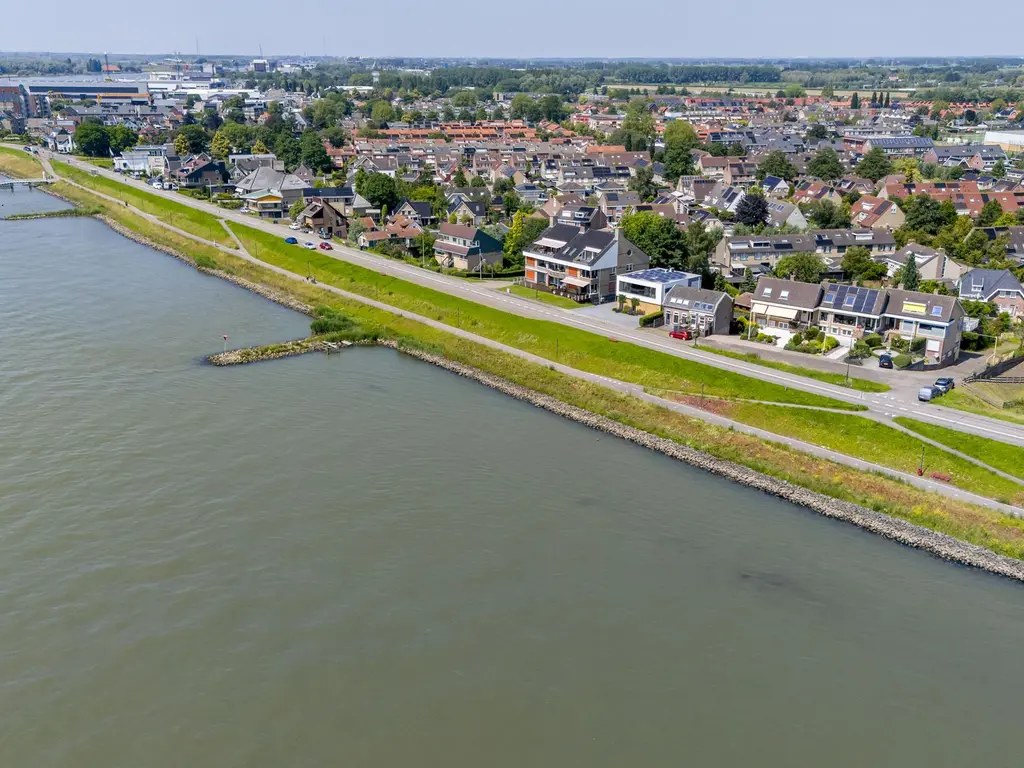 Rivierdijk 188, HARDINXVELD-GIESSENDAM